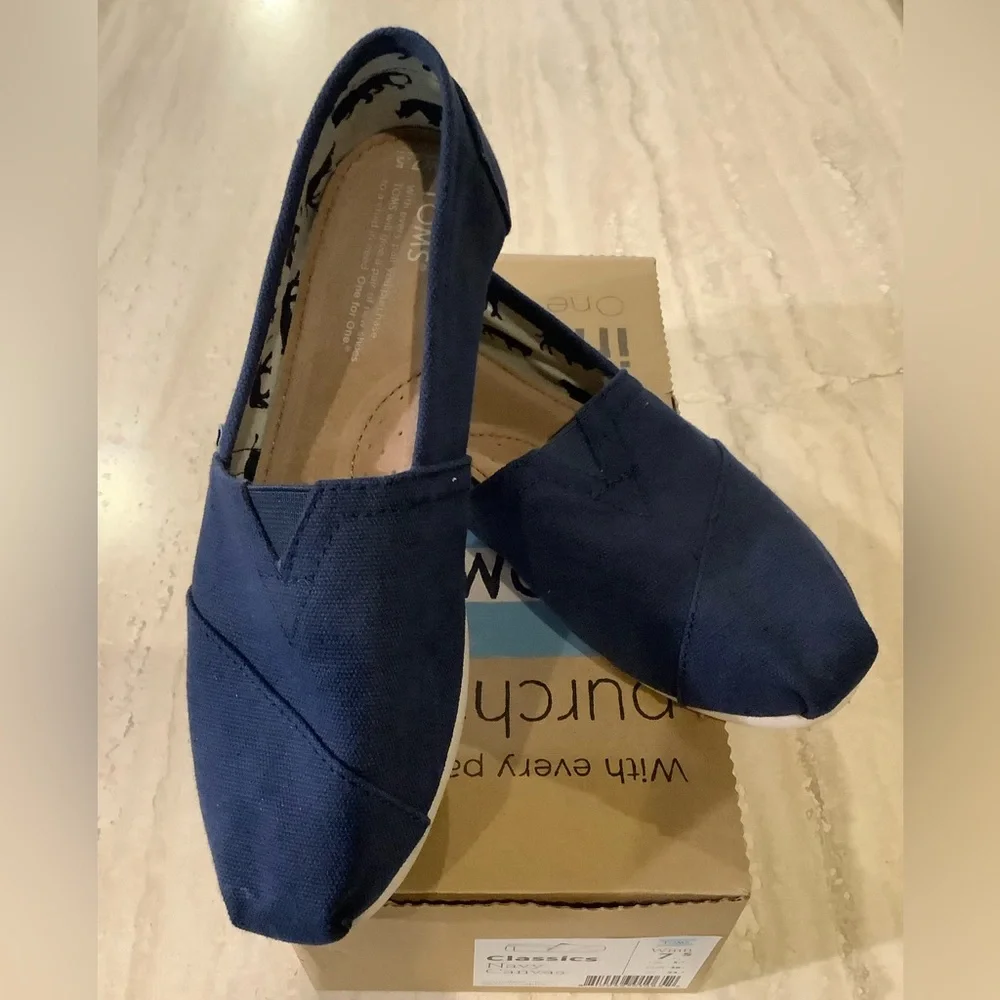 Toms Classic Navy Canvas Slip On Shoes, 7.5 - Picture 1 of 9